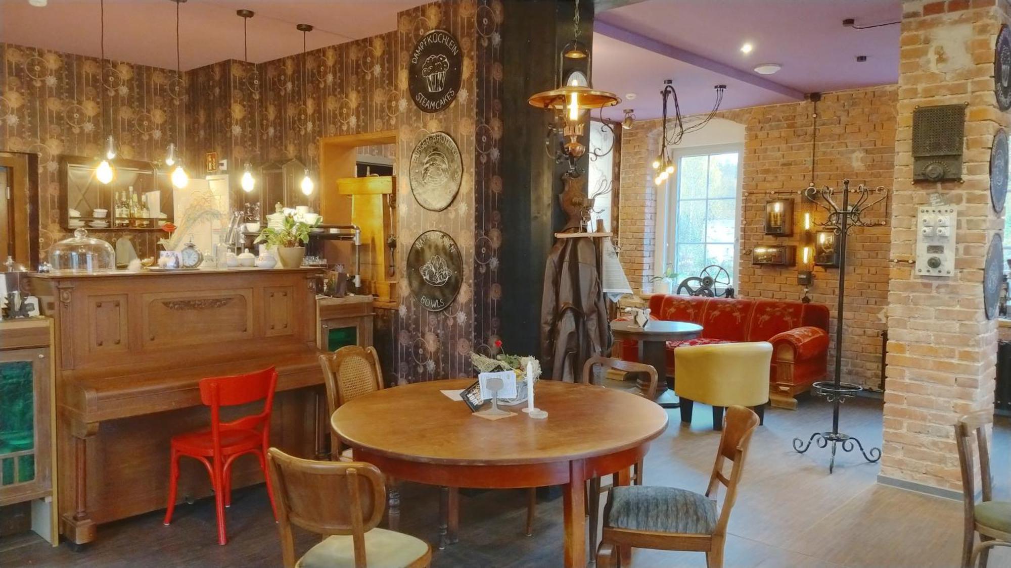 Weltraumbahnhof Rautenkranz - Steampunk Hotel Muldenhammer Екстер'єр фото